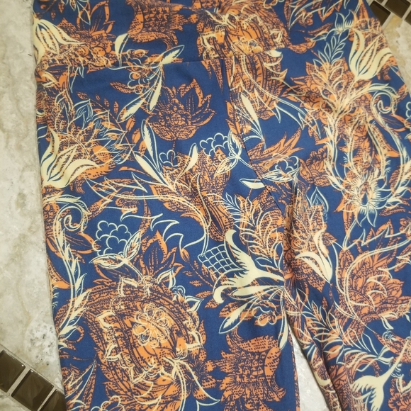 EUC Lularoe leggings one size / small - Picture 2 of 3